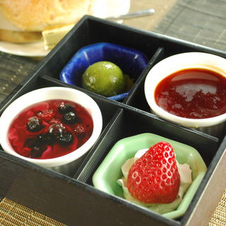 [You'll be surprised when you open the treasure box] Shokado-style dessert from Lufujin