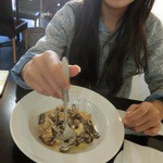 チェラ ウナ ボルタ - Y嬢はココアのフィットチーネ ポルチーニ茸のトマトクリームソースをまーきまき