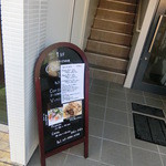 ビルの下にメニューが！