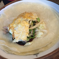 横浜中華街 北京飯店 - 野菜炒めのクレープ包みを北京ダックのように！