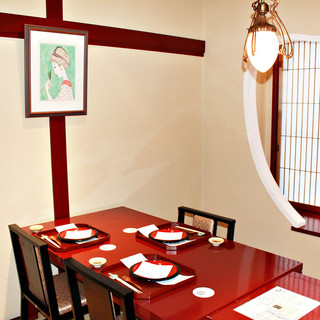 小部屋　個室
少人数でゆっくりいただけるお部屋です。2〜4名様