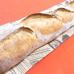 モリタ屋 - けっこう大きめのバゲット　バタールもありました♪