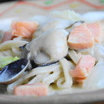 山田町产牡蛎和自制三文鱼的奶油酱汁