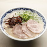 博多ラーメン しばらく - 料理写真:博多ラーメン創業昭和２８年から炊き込み続けられたスープが自慢です。
