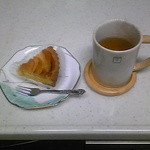 喫茶もか - 家でリンゴのタルトをいただきました。