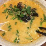 AMIGO 剛 - 食べかけですが…激ウマトムヤムラーメン