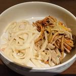 SilverKris Lounge - パスタと焼きそば