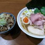 寿製麺 よしかわ - 煮干しそば(白)と肉めし。