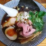 中華そば よしかわ - 煮干しそば(黒)。