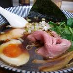 中華そば よしかわ - 煮干しそば(黒)アップ。