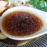 中華そば よしかわ - 煮干しそば(黒)スープ。