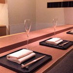 虎白 - カウンター席