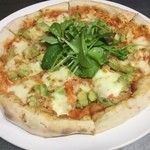 伊酒リア - 北海道産タラバガニとアボカドのピッツア \2300