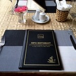 Sofia Restaurant - モダンなテーブルセッティング！