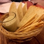 Limoncello - チャージとしては嬉しいバゲット盛り！