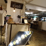 Oldish - レジカウンター、支払いは席で可能