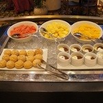 ザ・カフェ(グランドプリンスホテル大阪ベイ) - フルーツとシュークリーム、カスタードプリン