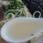 来来軒 - 透き通った混じりけなしの豚骨スープ