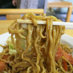 依田食堂 - 縮れた平打ちの太麺がモチモチで美味