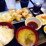 だいこんの花 - 日替わりランチの鳥天ぷら定食