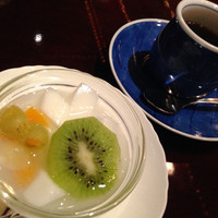 中国料亭 翠鳳 上野本店 - ランチ の 杏仁豆腐・コーヒー