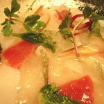 ダイニング和香葉 - 大根おろしと氷のなかにいろんなお刺身が!　イセエビが嬉しい♪