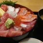 Hiyoko - 具沢山海鮮丼1,000(税別)