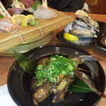 郷土大衆居酒屋 金八 - お刺身5種盛りと鯛の粗炊き