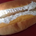 グリドン - 2016年1月：安納芋プリンのコッペ(\240)…安納芋の優しい甘味