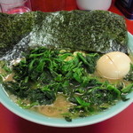 末広家 - 中盛＋ほうれん草増＋味玉