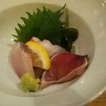 料亭 鶴家 - 造り：季節もの二種盛り　
                                 　　実際には、三種盛りでした♪
                                