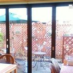 さくら亭 - 店内から見たテラス席