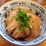 中華そば よしかわ 上尾店 - 大判焼豚丼 380円