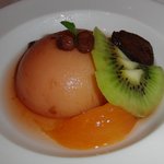 コメドール・エル・カミーノ - デザートの桃のコンポート