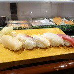 Sushi No Wakatake - ほたて、北寄貝、ずわいがに、ひらめ、中トロ