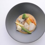 Presquile - オマール海老と牡蠣、季節野菜の軽い煮込み