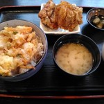 Yakitorino Taku - 野菜かき揚げ丼とからあげ2コ