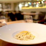 TRATTORIA AL POMPIERE - グラニャーノ産スパゲッティ タラ白子とポワロー葱クリームソース ボッタルガと柚子添え (1800円) '16 1月上旬