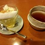 手打そば 満作 - お茶とそば茶ゼリー。