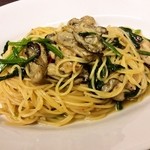 伊酒リア - 北海道産牡蠣と青野菜の塩味スパゲッティー（トマト味も