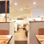 sakura食堂 - ≪'16/01/25撮影≫店内のテーブル席の風景です