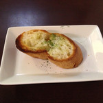 祇をん　ひつじカフェ - セットのパン(フランスパンにオリーブオイル)