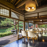 Saryou Hassui - 築100年以上の「旧」八賞軒と呼ばれた建物をリノベーションした店内。落ち着きある雰囲気で、嵐山の景色をご堪能ください。