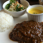 ワッフルカフェ　グランプラス - プレートランチ(￥1000)→サラダ・ハーフサイズワッフル・ドリンク付き(本日はカレー煮込みハンバーグ)