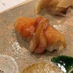 すし人　酒伊 - 赤貝　ネタとワインによってシャリを使い分けている事が凄い！