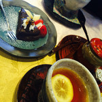 Nagomi Kafe Hitoe - 一衣ランチについている紅茶と、別で注文したガトーショコラ
