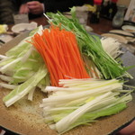 日本酒と朝獲れ鮮魚 源の蔵 - ブリしゃぶの野菜