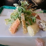 ふくふく庵 - 天然海老と旬彩と山菜の天ざる（太麺）１６００円