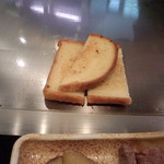 南海グリル - 肉汁の染みたバタートースト