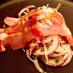 ［2015/12］Entree：千葉県・天津小湊産 金目鯛のカルパッチョ アンチョビ風味 赤玉葱のマリネ添え